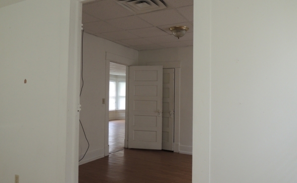 12 Sitting Room looking at Bedroom Door